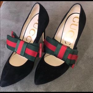 Used Gucci heel with removable bow
